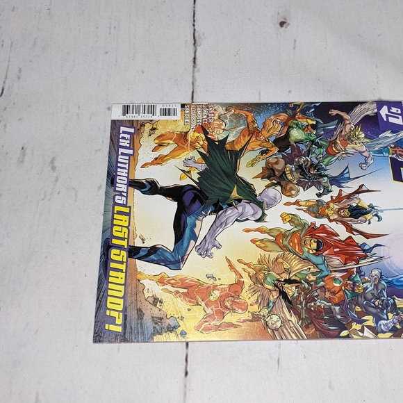 JUSTICE LEAGUE #38 Lex Luthor's Last Stand?! Graphic Novel Comic Book - Picture 3 of 6